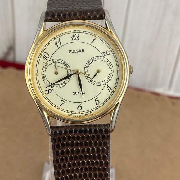 Vintage 2 Tone Gold and Silver Pulsar 12 Hour Watch 2 Sub Dials Day and Date